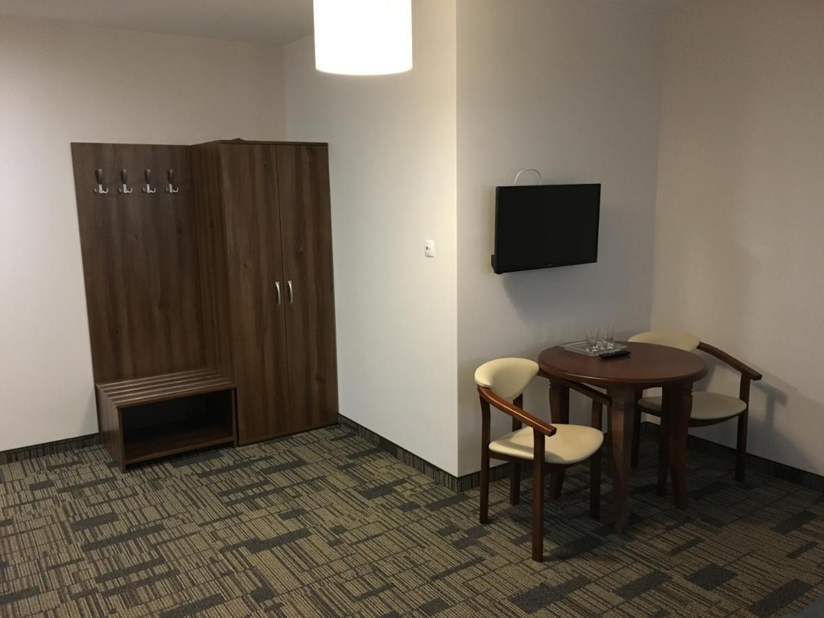 Centrum Promocji Lesnictwa W Mucznem Lutowiska Buitenkant foto