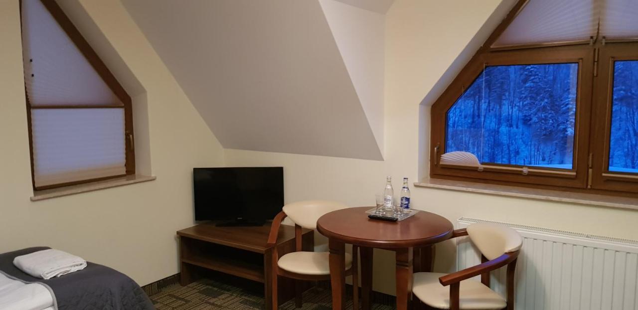 Centrum Promocji Lesnictwa W Mucznem Lutowiska Buitenkant foto